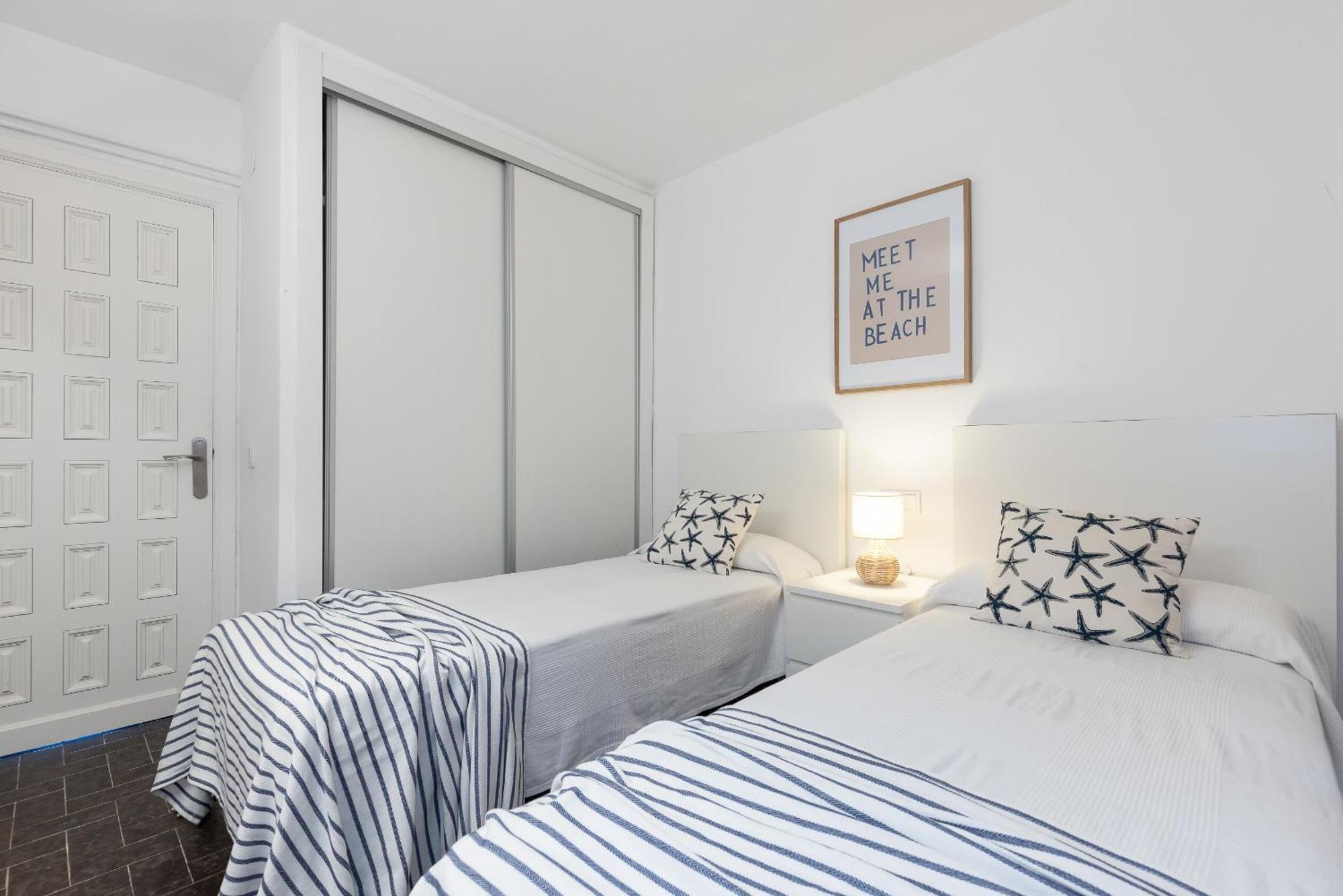 Uhc Dms Family Apartments Камбрілс Номер фото