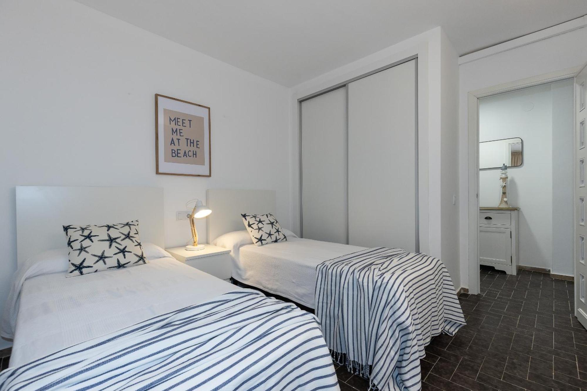 Uhc Dms Family Apartments Камбрілс Номер фото